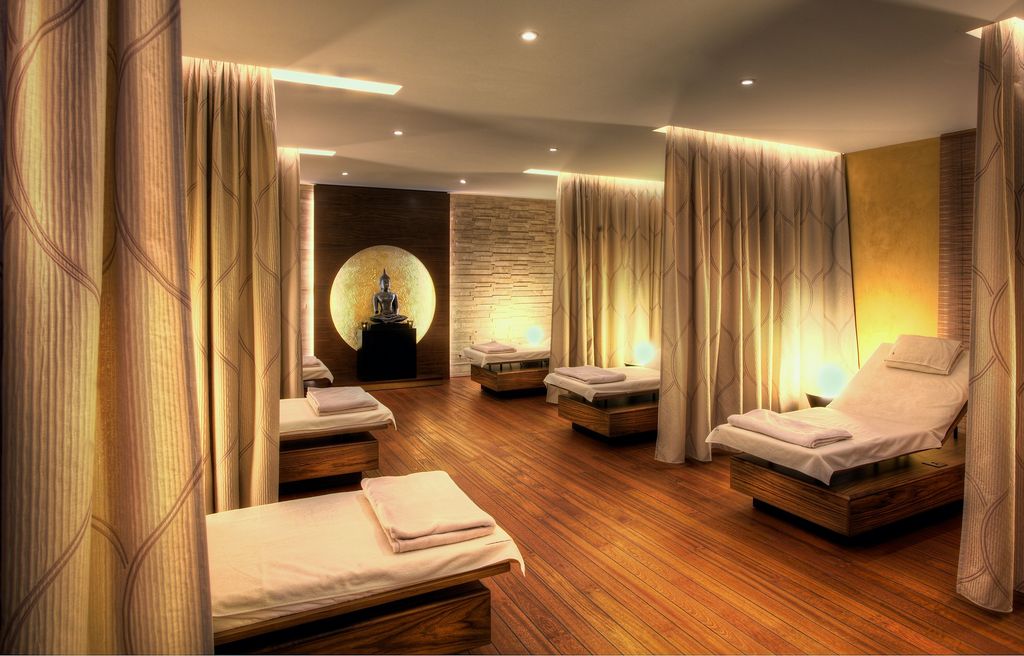 Complete Body Massage Therapy: What Is It and What to Expect